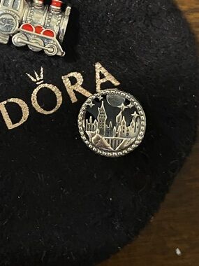 HP Castle & Crest Pandora Charm